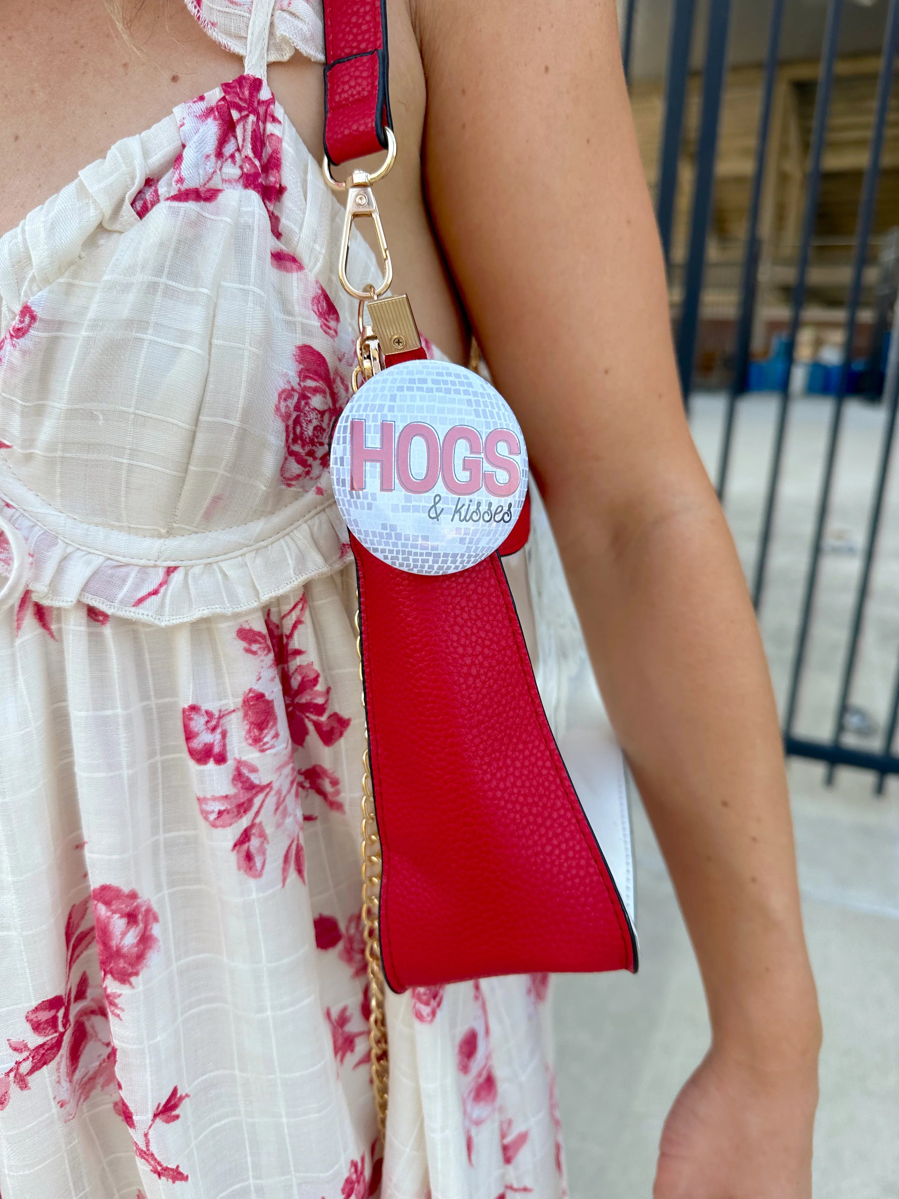 Hogs and Kisses Pin